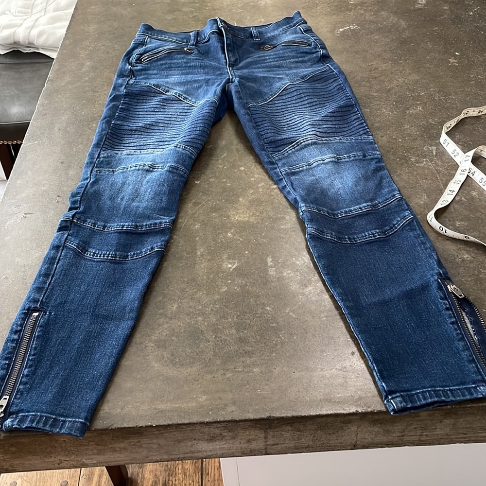 Gap true skinny jeans with zipper at ankles size 27